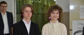 Małgorzata Kubaj i Eliasz Fionik - zwycięzcy ogólnopolskiego konkursu Praca Organiczna 2.0 wraz z opiekunem Włodzimierzem Wawulskim