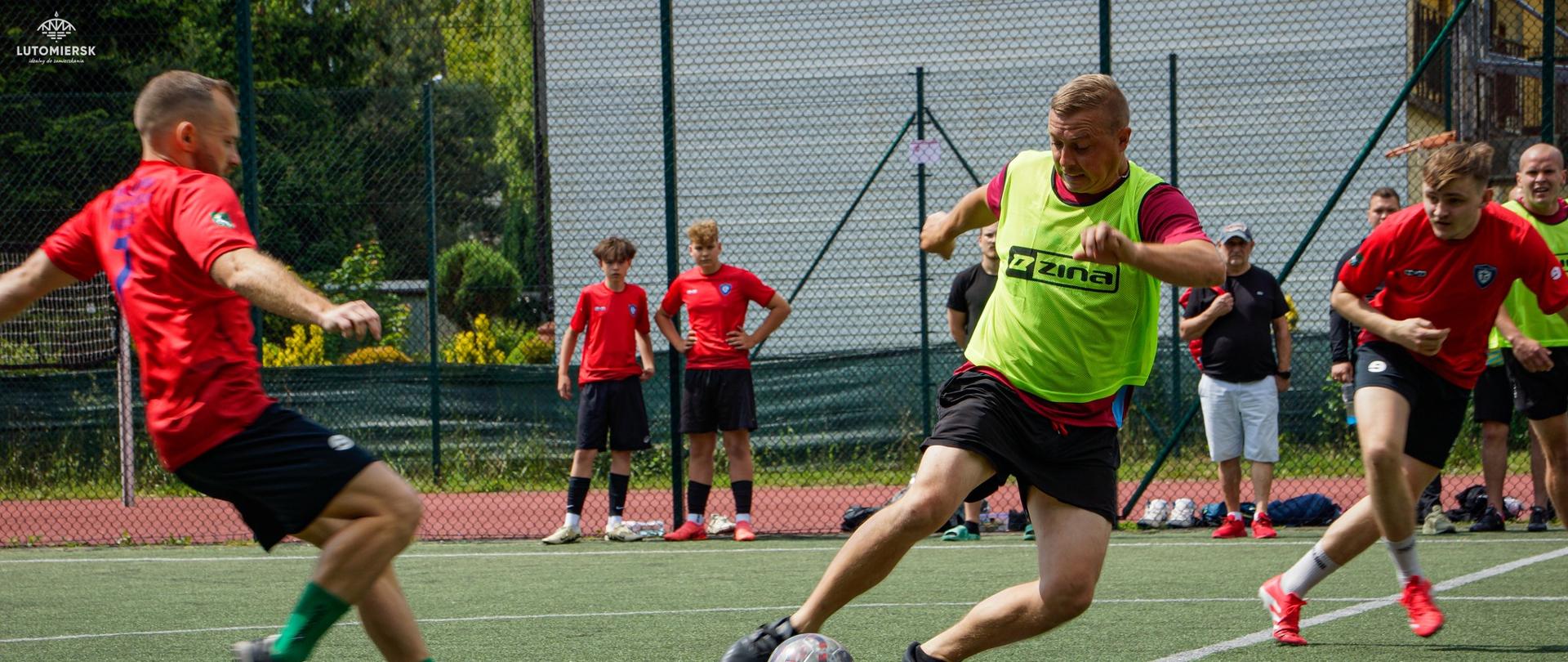 Gmina Lutomiersk wspiera rozwój sportu – podpisano umowy z klubami