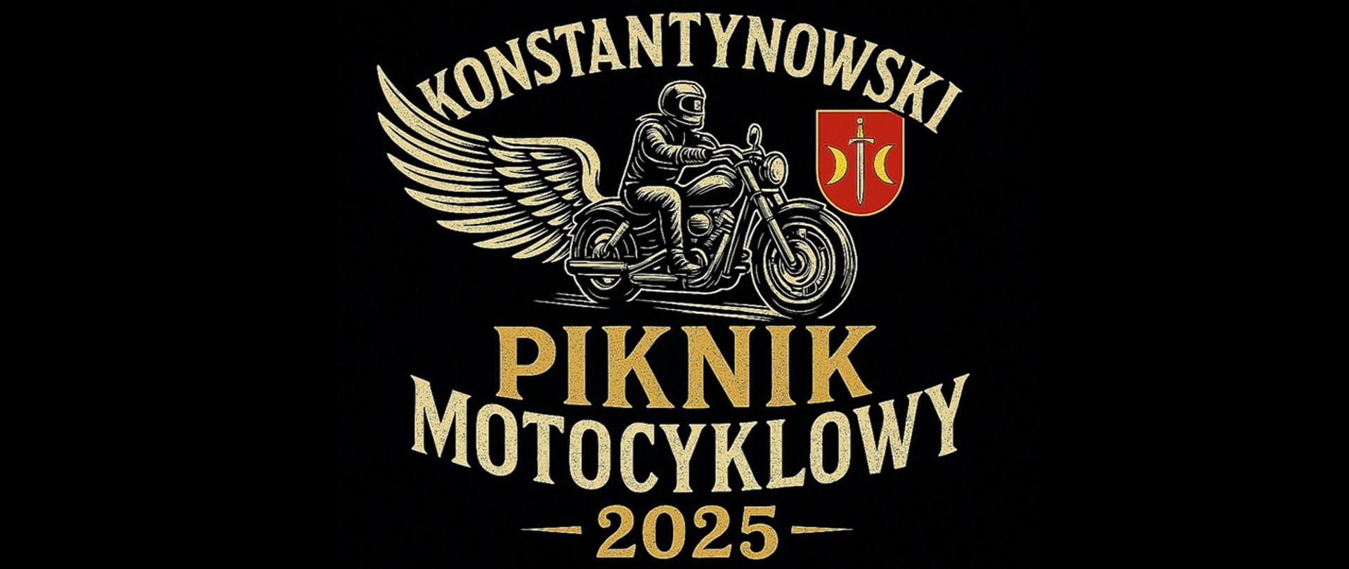 Grafika promująca IV Konstantynowski Piknik Motocyklowy 2025. Na środku widoczny motocyklista na maszynie z dużymi skrzydłami. Po lewej stronie skrzydło, po prawej herb Konstantynowa Łódzkiego. Tekst w kolorze złotym na czarnym tle