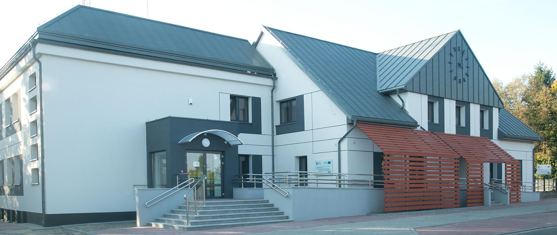 Budynek Urzędu Gminy w Dobroniu