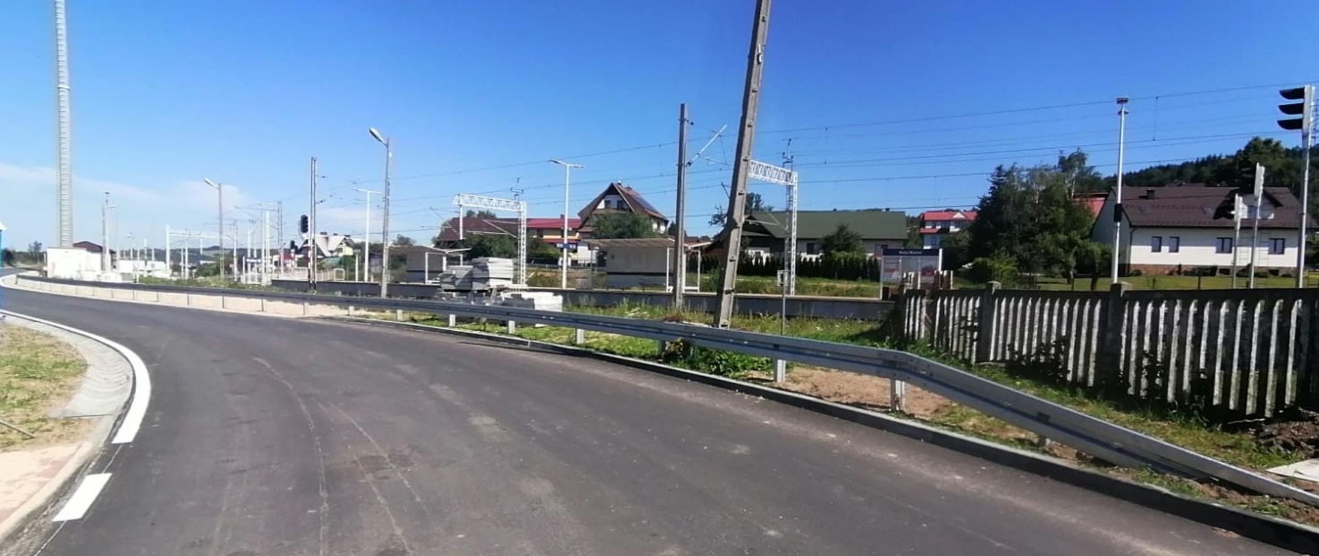 Droga przy torach kolejowych Raba Wyżna