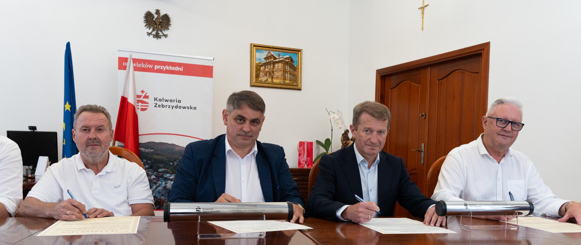 Sekretarz Stanu Ireneusz Raś z wizytą w Gminie Kalwaria Zebrzydowska – trwają budowy nowoczesnych sal gimnastycznych