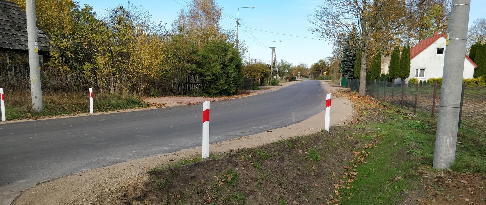 Droga powiatowa w miejscowości Podbiele