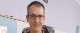 Rodzice z dziećmi prezentują warsztatów