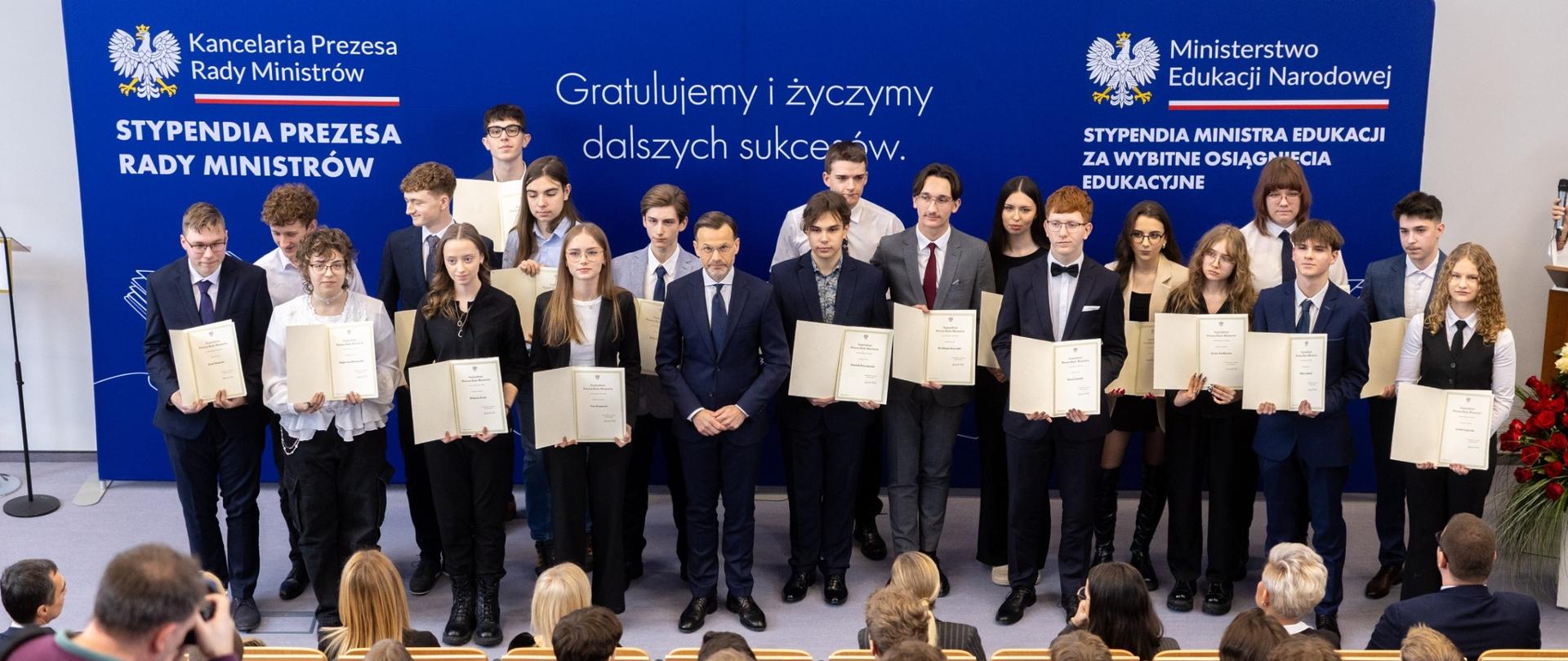 Wśród uczniów podlaskich szkół uhonorowanych stypendiami Prezesa Rady Ministrów, znaleźli się młodzi bielszczanie: Maja Kuczko, Szymon Proniewicki i Miłosz Lubiński 