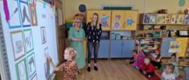 Zajęcia z dziećmi w sali edukacyjnej z użyciem tablicy interaktywnej