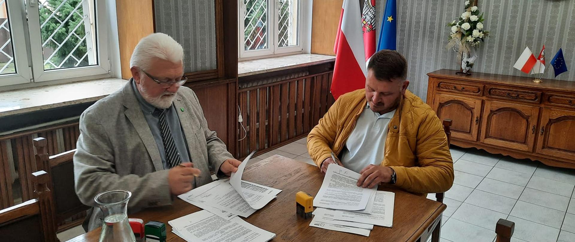 Podpisanie umowy - dowozy szkolne 2021/2022