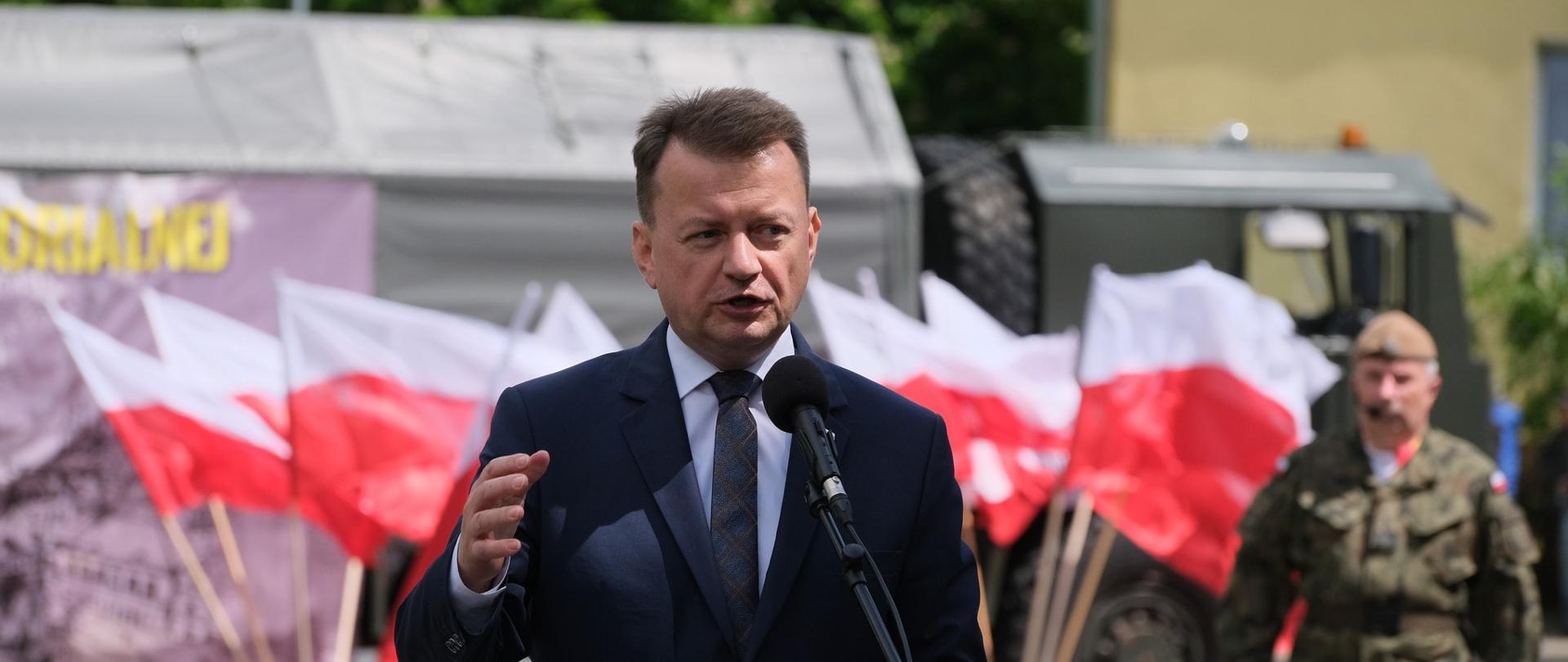 Minister Obrony Narodowej Mariusz Błaszczak z wizytą na pikniku wojskowym w Kraśniku.