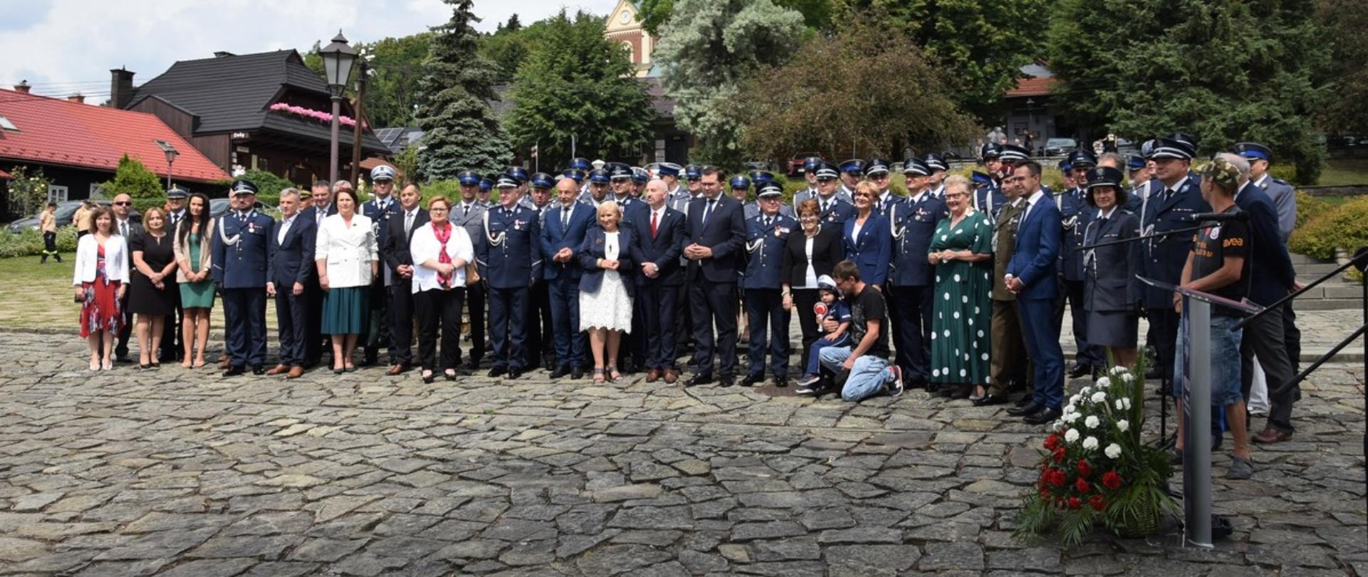 Zdjęcie grupowe policjantów. 