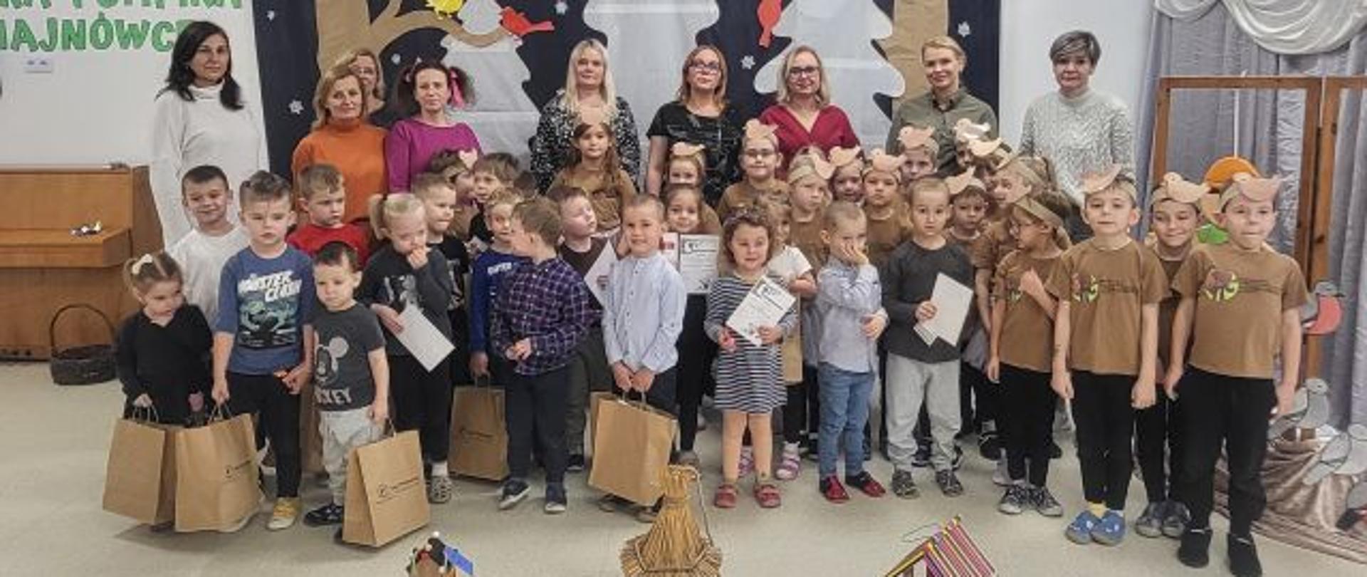 Pamiątkowe zdjęcie uczestników wydarzenia
