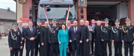 Przekazanie samochodu strażackiego
