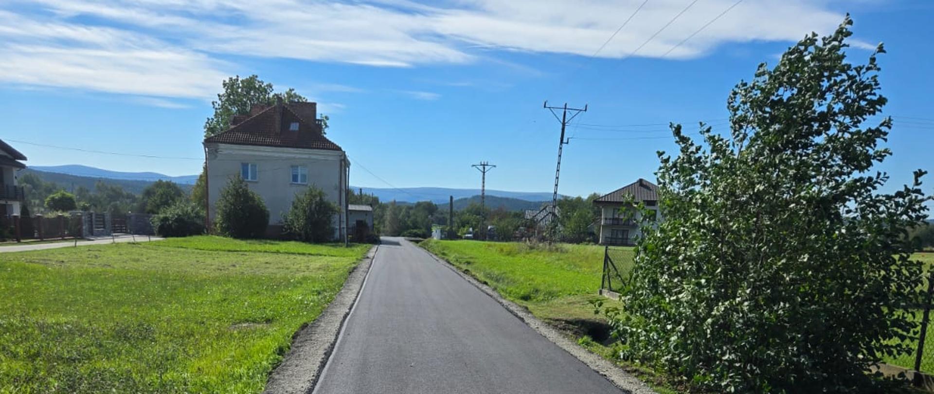 Przebudowa drogi wewnętrznej nr ewid. 1361, 1359-6 w msc. Łazy Dębowieckie