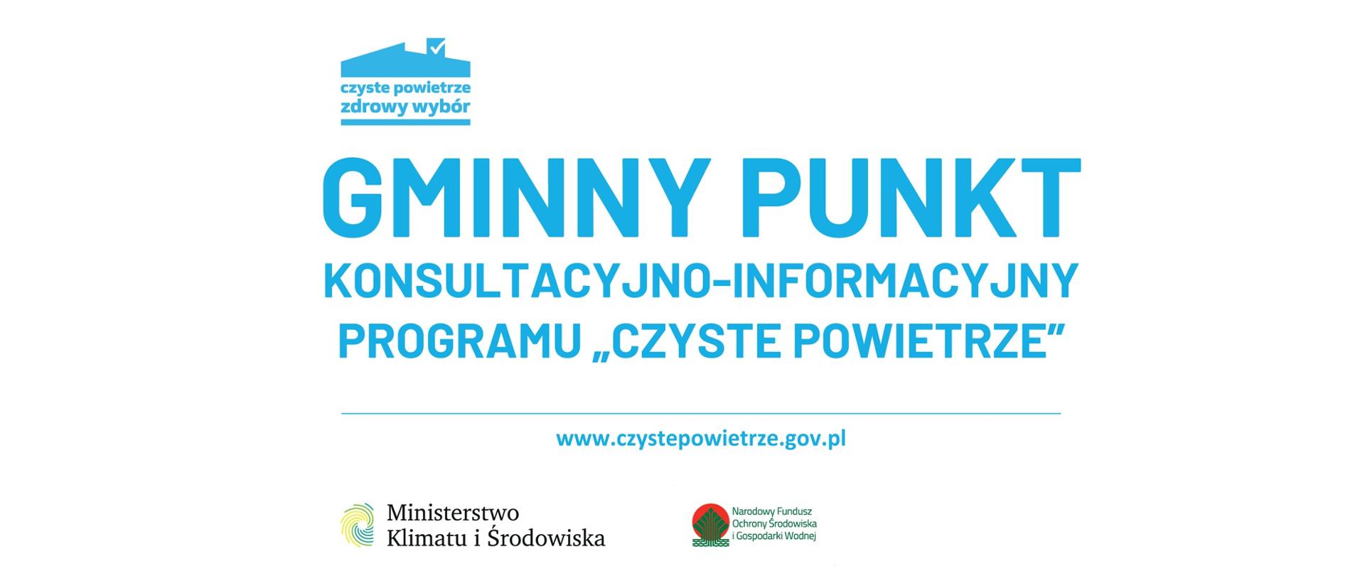 Tablica Gminnego Punktu Konsultacyjno-Informacyjnego Programu „Czyste Powietrze”. W lewym górnym rogu infografika: dach z kominem. Adres internetowy www.czystepowietrze.gov.pl. Poniżej loga z napisami: Ministerstwo Klimatu i Środowiska, Narodowy Fundusz Ochrony Środowiska i Gospodarki Wodnej.
