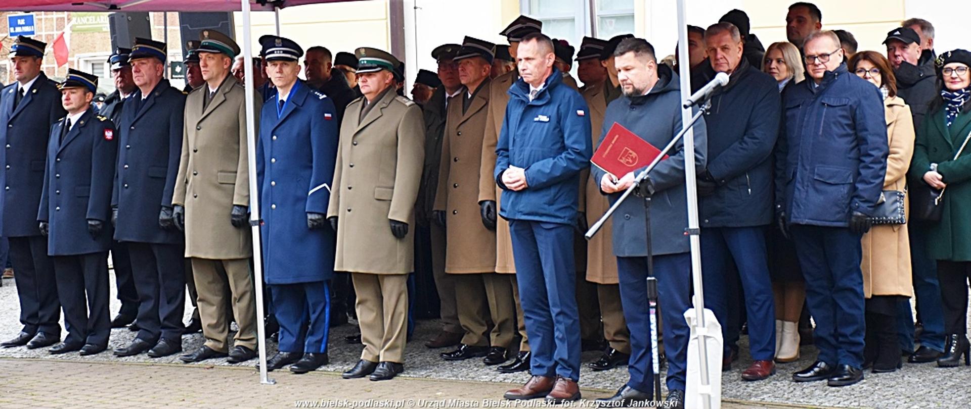 Wśród zgromadzonych gości na przysiędze żołnierzy WOT był m.in. starosta bielski Sławomir Jerzy Snarski (fot. UM Bielsk Podlaski)