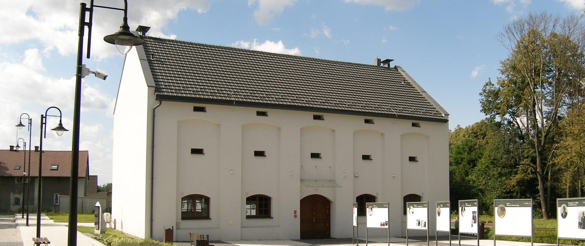 Dom Przyrodnika i plac imienia profesora Wiktora Wawrzyczka w Hażlachu