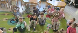 Dzieci podczas ćwiczeń