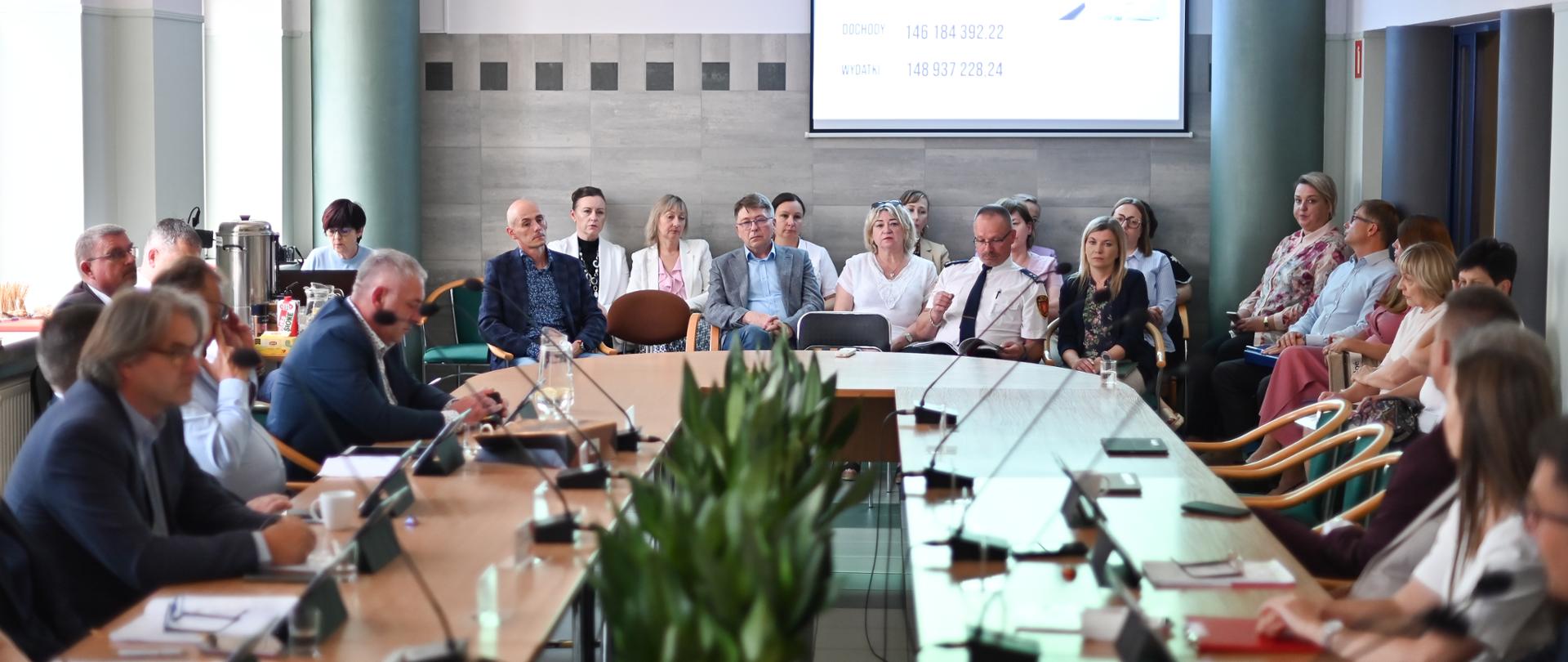 widok ogólny sali obrad.