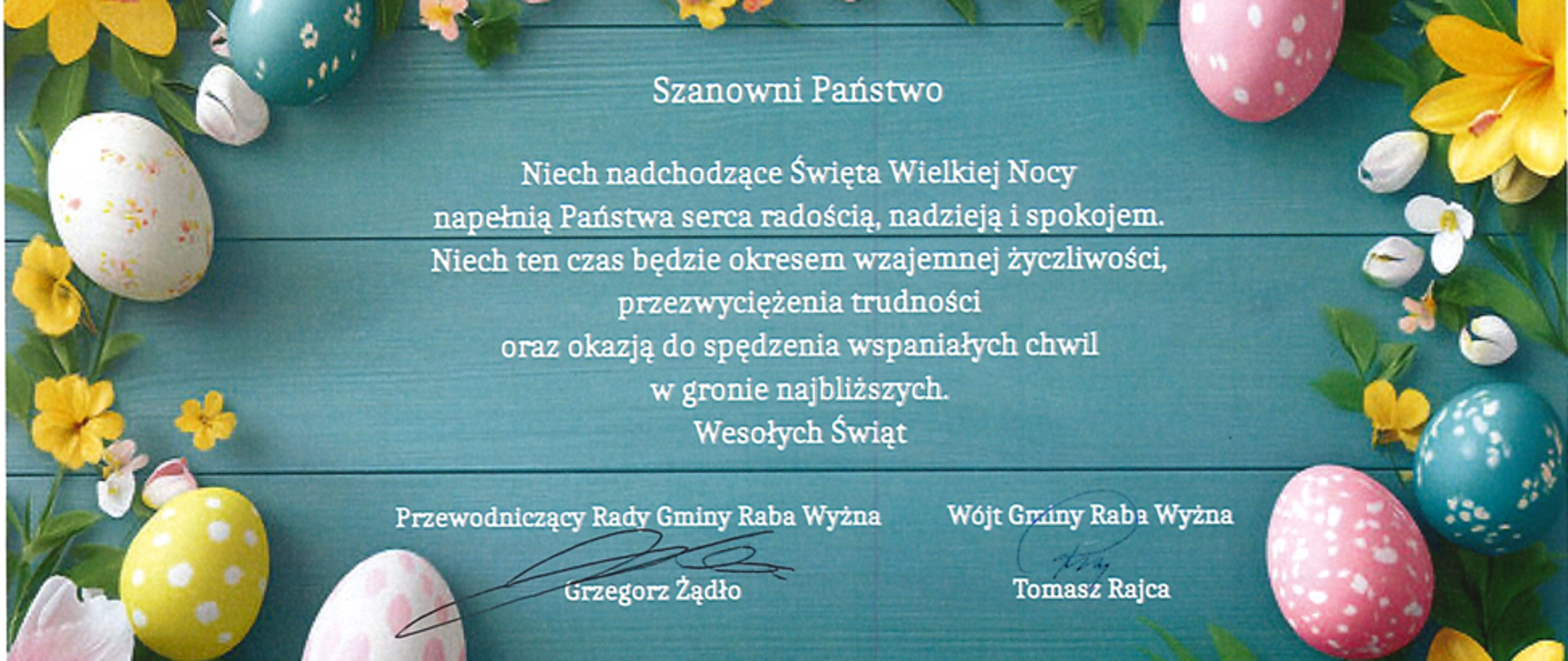 Zdjęcie przedstawia różnokolorowe kwiaty, pisanki na niebieskim tle. Pośrodku życzenia świąteczne z podpisami Wójta Gminy oraz Przewodniczącego Rady