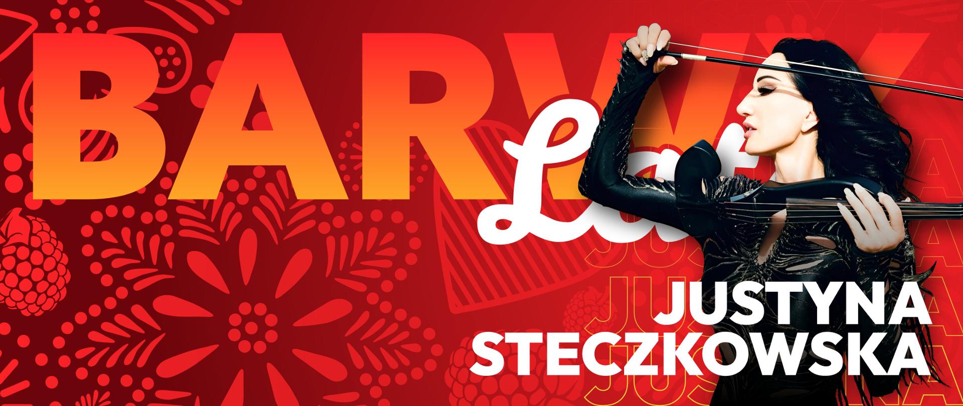 Plakat na czerwonym tle z motywami folkowymi, owocami malin oraz sercem, zapowiadający wydarzenie „Barwy Lata”. W centralnej i prawej części grafiki znajduje się piosenkarka Justyna Steczkowska w czarnej, dopasowanej kreacji, trzymająca skrzypce i smyczek w pozycji do gry. Po lewej stronie umieszczono duży, pomarańczowo-żółty napis „BARWY”, obok którego widnieje biały, pisany ozdobną czcionką wyraz „Lata”. W prawym dolnym rogu znajduje się biały, czytelny napis „JUSTYNA STECZKOWSKA”, za którym w tle powtarza się imię artystki.