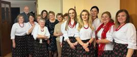 Panie z koła gospodyń wiejskich oraz zaproszeni goście.