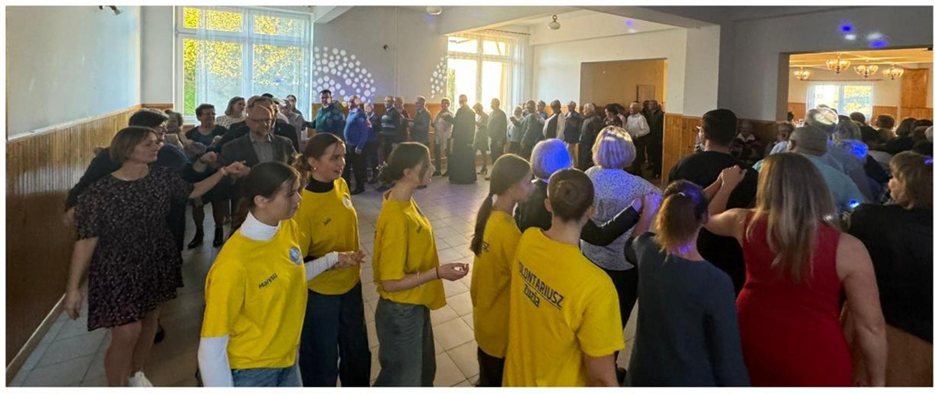 Dzień Seniora w Rokicinach Podhalańskich - polonez
