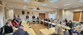 Rady Sołeckie wraz z Sołtysami na sali obrad w Urzędzie Gminy słuchają wykładu
