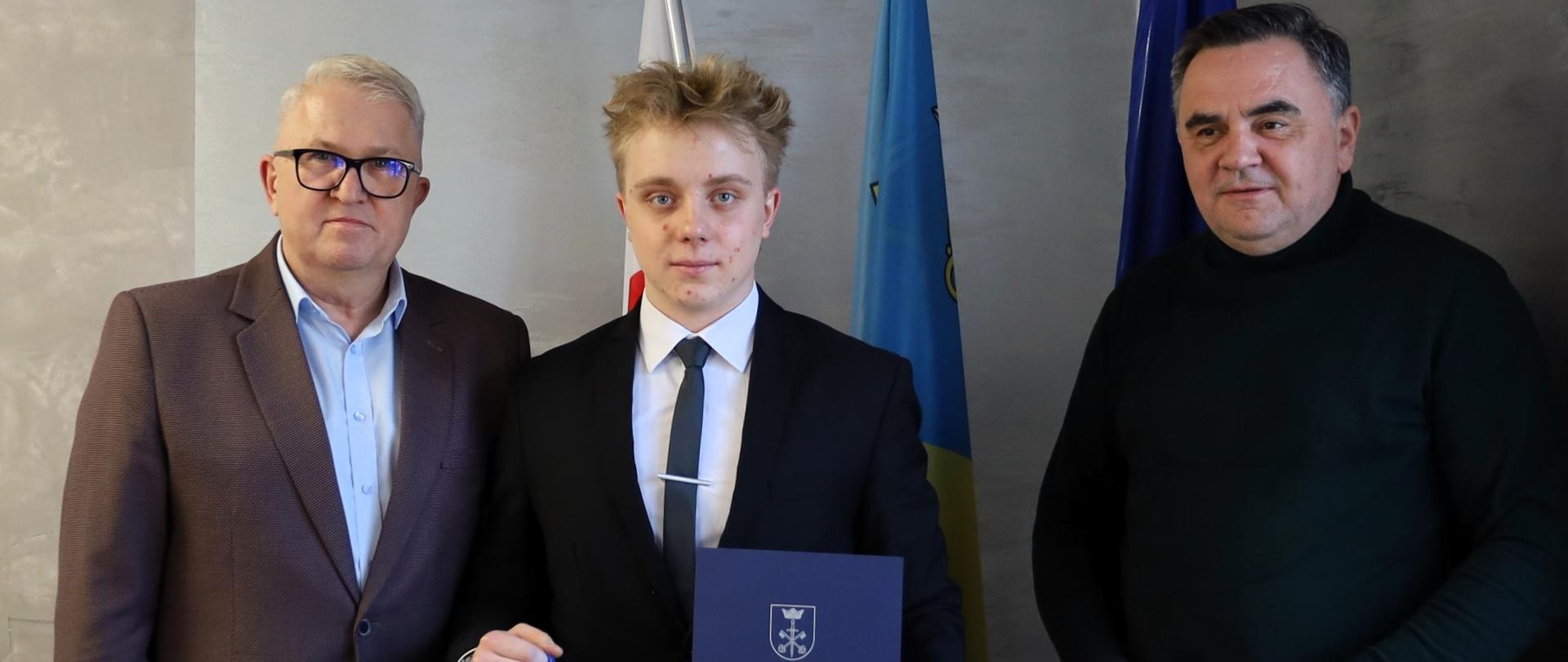 Nagroda_za_osiągnięcia_sportowe_dla_Michała_Kurowskiego_ (3)