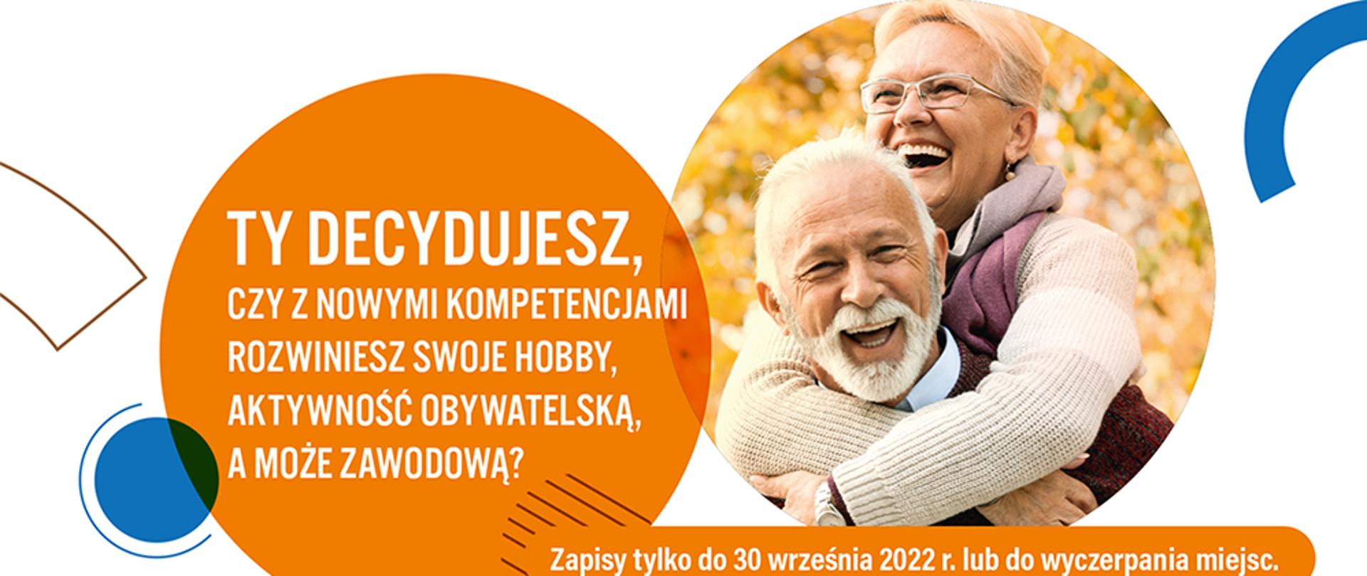 Plakat utrzymany w kolorystyce biało-pomarańczowej, zawierający informacje o zakresie projektu, dane kontaktowe, fotografię uśmiechniętej pary seniorów