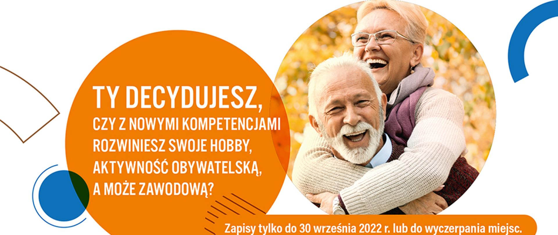 Plakat utrzymany w kolorystyce biało-pomarańczowej, zawierający informacje o zakresie projektu, dane kontaktowe, fotografię uśmiechniętej pary seniorów