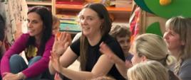 Zajęcia z okazji Dnia Mamy - mamy z przedszkolakami podczas zajęć