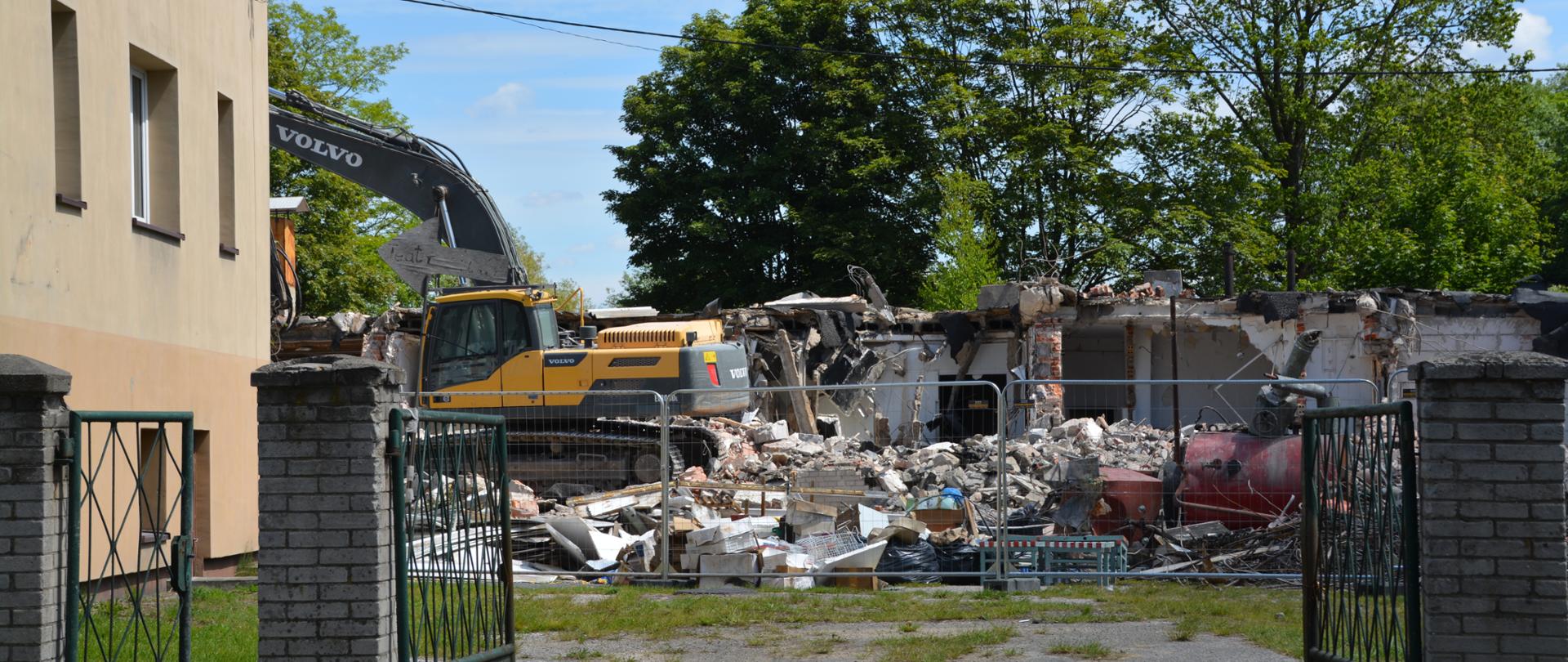 Rozbiórka nieużytkowanych budynków w gm. Dobroń