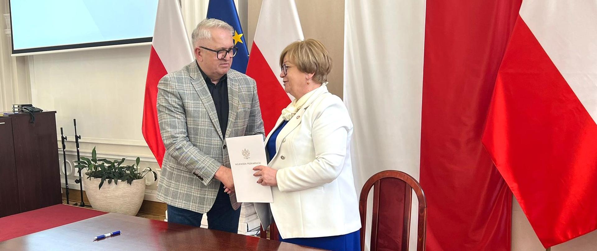 Podpisanie umowy na realizację programu " Posiłek w szkole i w domu"