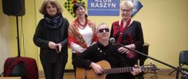 Zdjęci przedstawia pani Joanny Słodyczko z uczestnikami spotkania w Wielkopolskim Oddziale Związku Literatów Polskich w Poznaniu.