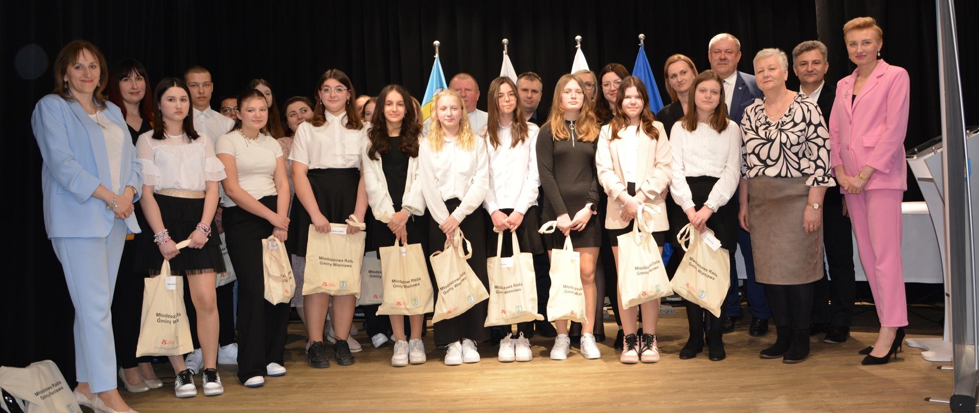 432936336_122115842378248981_7313934861480912661_n