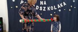 Pasowanie na przedszkolaka z udziałem dzieci i Pani Dyrektor.