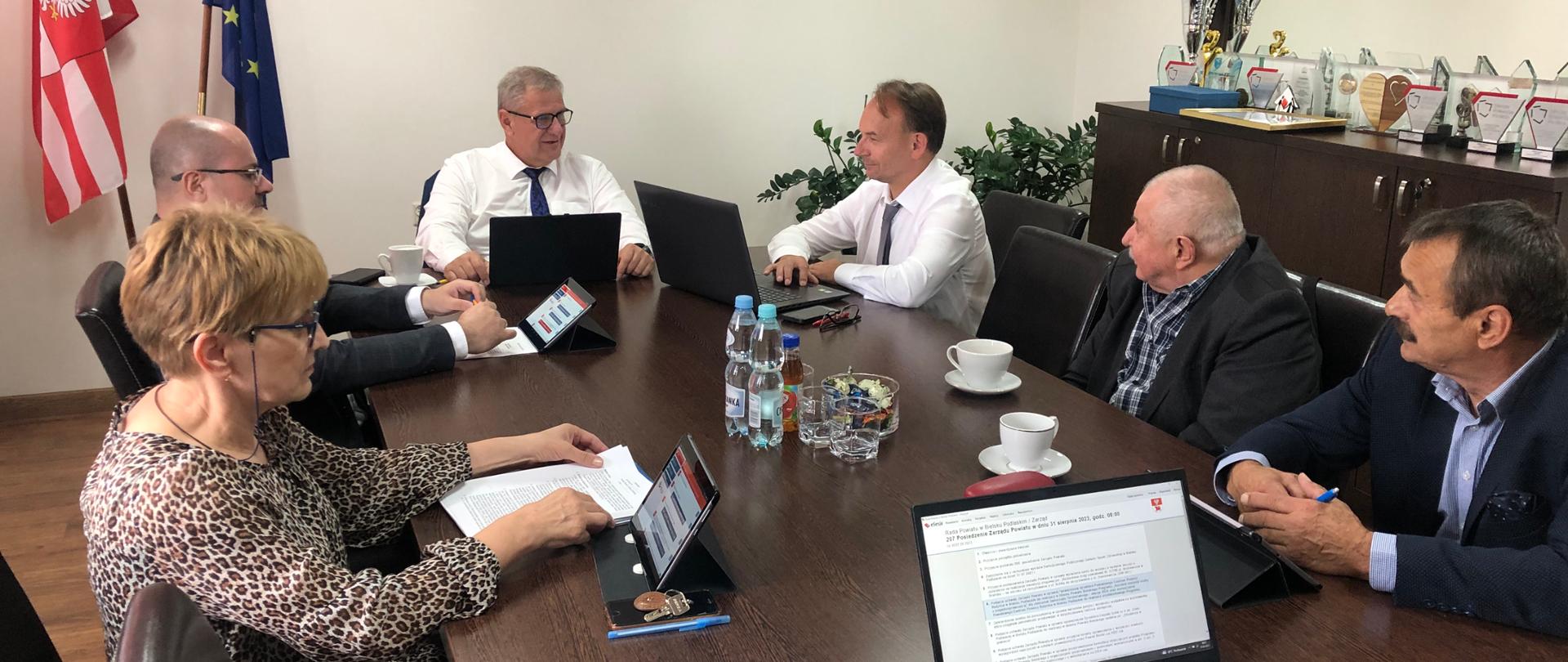 Sprawy oświatowe głównym tematem obrad 207. zarządu powiatu