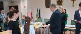 Wójt Gminy Raba Wyżna gratuluje dzieciom wyników
