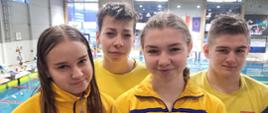 4-osobowa reprezentacja Uczniowskiego Klubu Pływackiego "Fala" Kraśnik na Zimowych Mistrzostwach Polski Juniorów 15 lat
