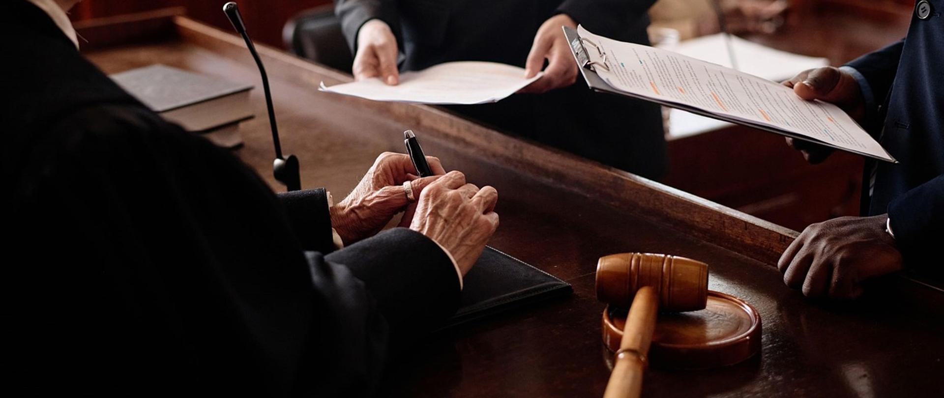 prawo, prawnicy - zdjęcie ilustracyjne