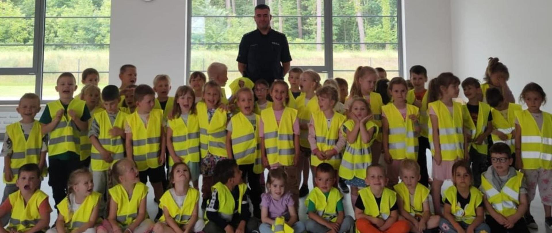 Kierownik Posterunku Policji we Wrzącej z wizytą… w przedszkolu