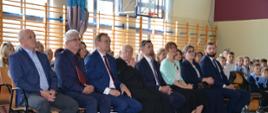 Wśród obecnych gości znaleźli się m.in. Poseł na Sejm RP Edward Siarka, Wizytator Delegatury Kuratorium Oświaty w Nowym Targu Jadwiga Wolska, Radny Powiatu Nowotarskiego Piotr Budny, Zastępca Wójta Gminy Raba Wyżna Mieczysław Kurek, Przewodniczący Gminy Raba Wyżna Grzegorz Żądło, Radni Gminy Raba Wyżna Ewa Oleksy i Mateusz Urbaniak, Ksiądz Prałat Antoni Zuziak, Kierownik ZEAS Gminy Raba Wyżna Ewa Miśkowiec, Dyrektor Gminnego Ośrodka Kultury Anna Piaskowy, Dyrektor Gminnego Ośrodka Pomocy społecznej Katarzyna Kania, Prezes Zarządu Banku Spółdzielczego w Rabie Wyżnej Łukasz Morzywołek, Prezes OSP w Rabie Wyżnej Paweł Budny, Sołtys Wsi Raba Wyżna Ewa Bielarczyk, dyrektorzy szkół i przedszkoli Gminy Raba Wyżna oraz emerytowani dyrektorzy i nauczyciele naszej szkoły.