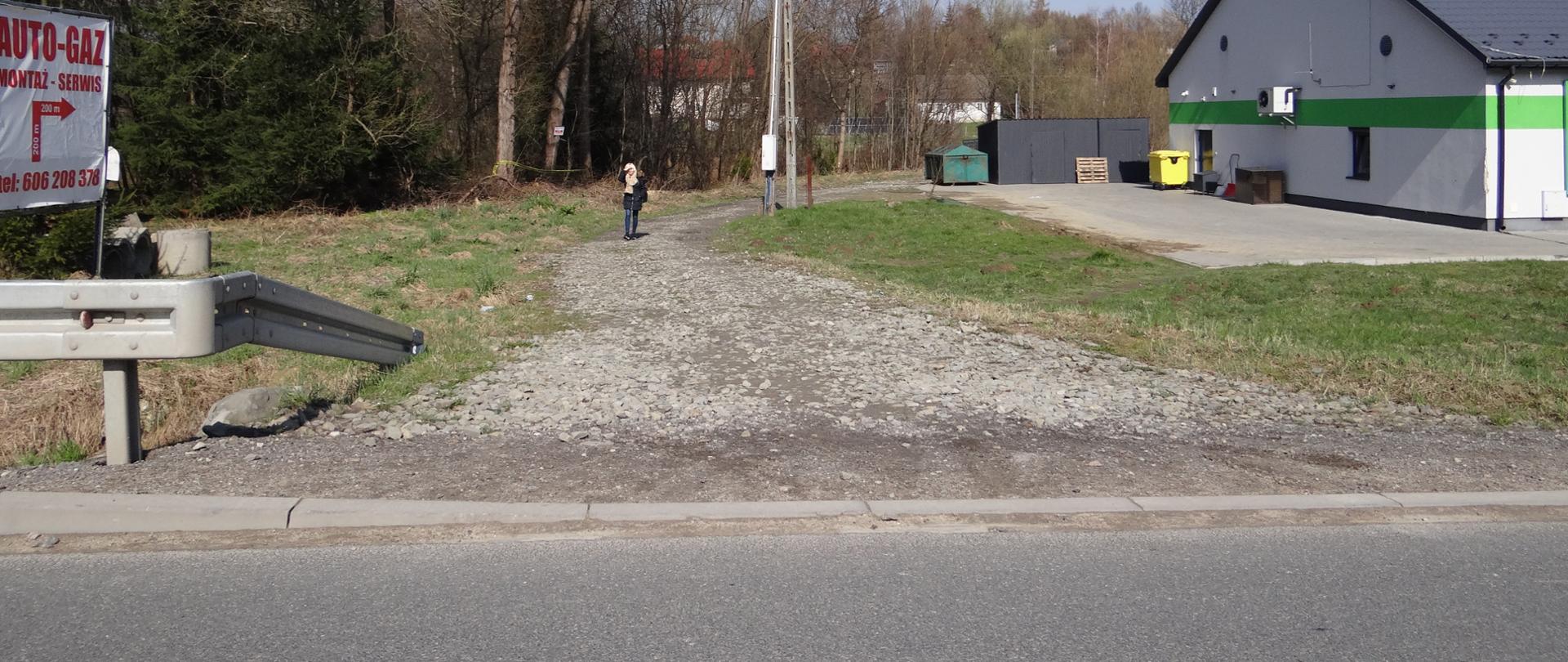 Remont odwodnienia burzowego na drodze dojazdowej do przepompowni w Rabie Wyżnej.