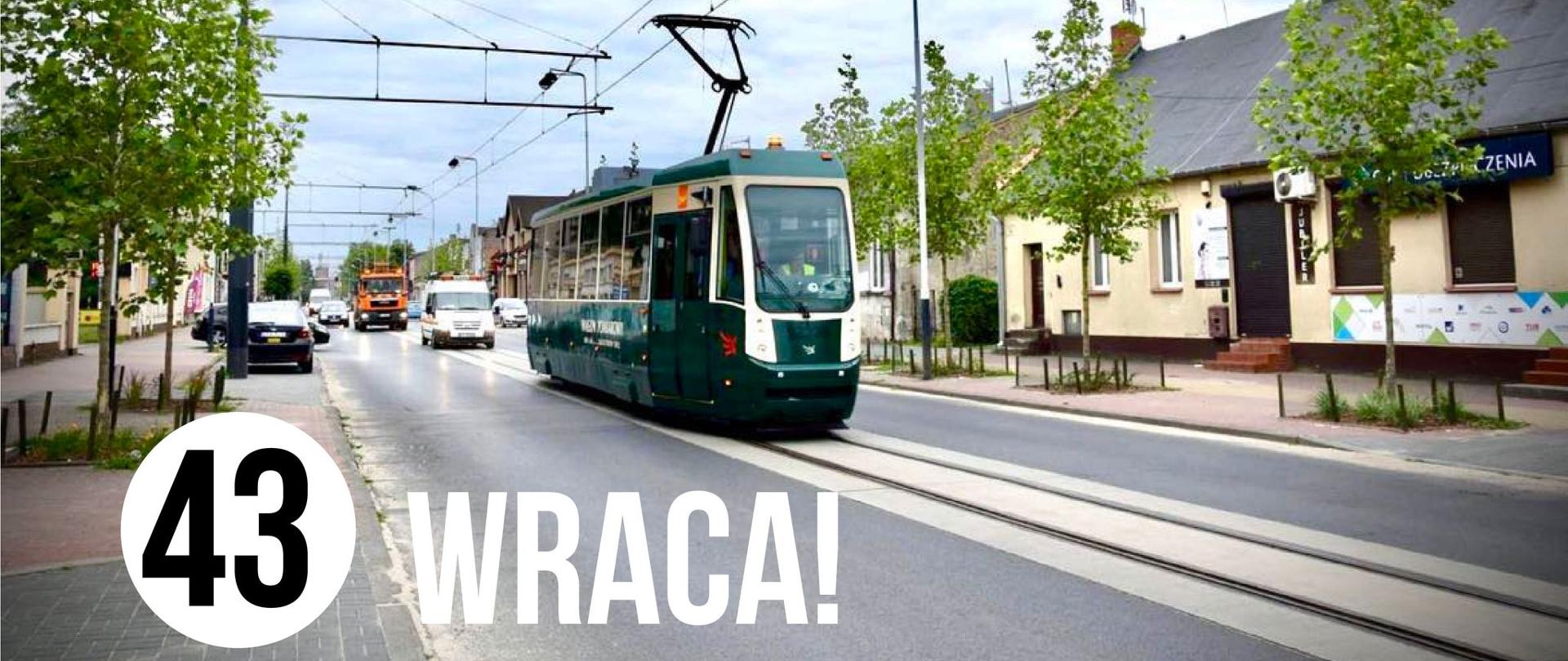 tramwaj pomiarowy na torowisku na ulicy Jana Pawła II wykonujący przejazd testowy przed oficjalnym powrotem tramwaju 43 na trasę. Zielony tramwaj jadący, a za nim samochód techniczny. Graficznie zrobiony napis na zdjęciu: OD 1 LIPCA NA TORACH! 43 WRACA!