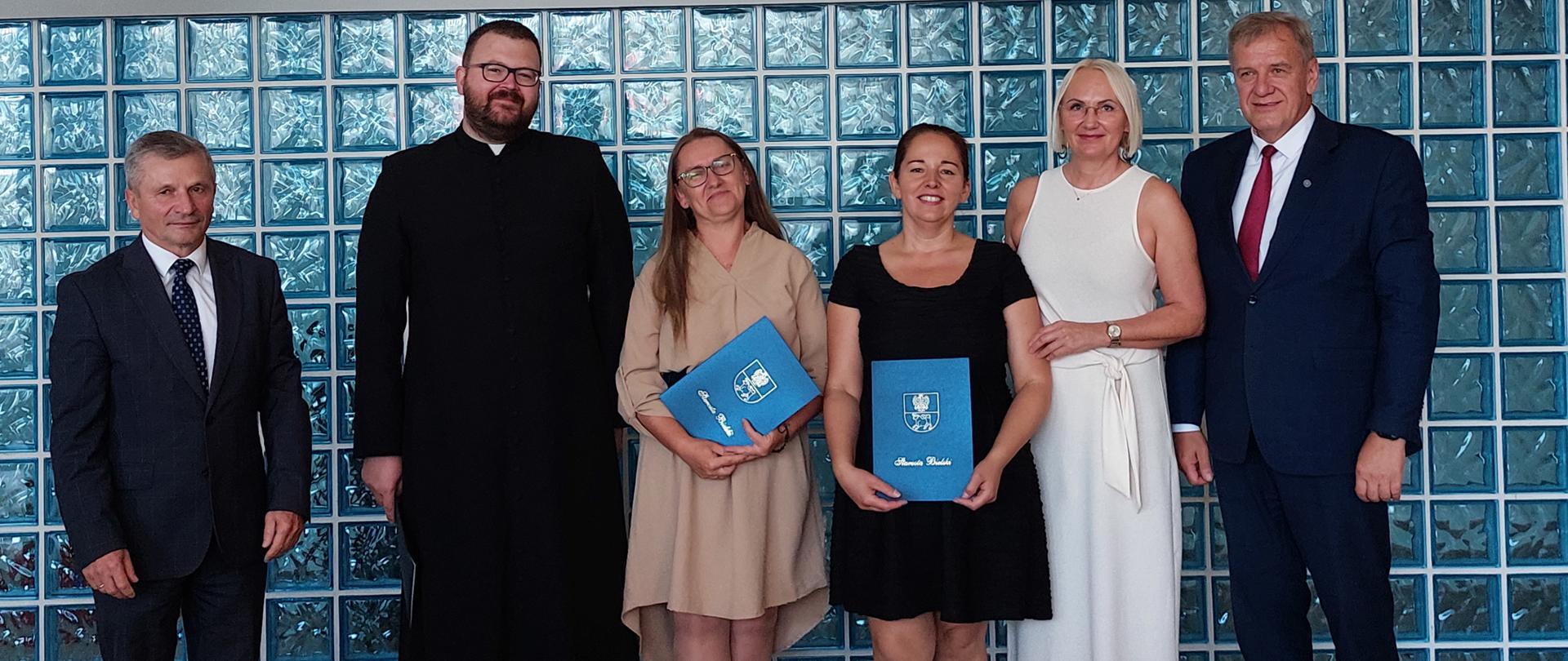 Starosta bielski Sławomir Jerzy Snarski wręczył akty nadania stopnia awansu zawodowego nauczyciela mianowanego