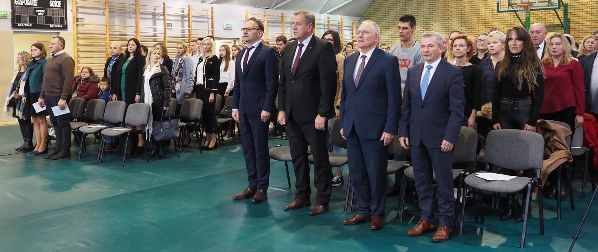 Śpiewanie hymnu państwowego