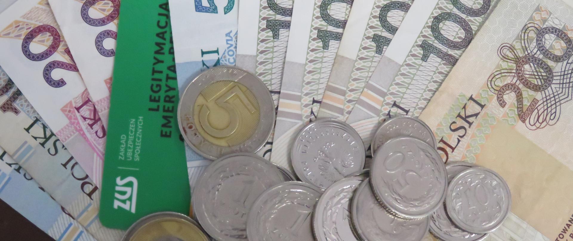 Od marca emeryci i renciści mogą dorobić więcej do swojego świadczenia - zdjęcie pieniędzy 