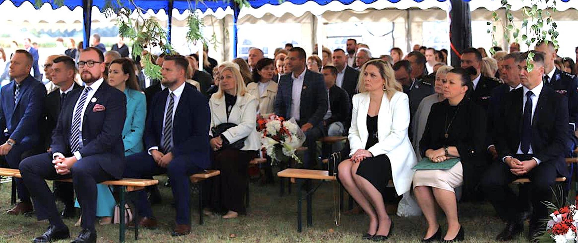 W uroczystości upamiętniającej bitwę pod Olszewem uczestniczył członek zarządu powiatu Maciej Bobel (pierwszy z prawej). Fot. www.Bielsk.eu