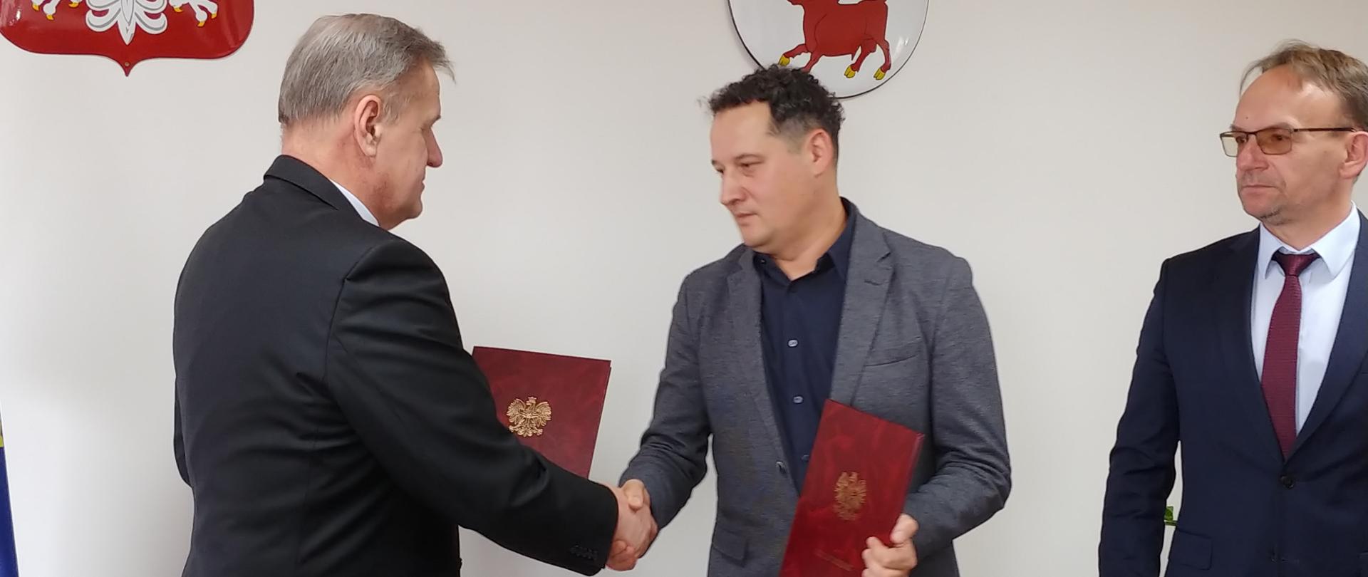 Zawarcie umowy na przebudowę i rozbudowę internatu w „Rolnikach” 