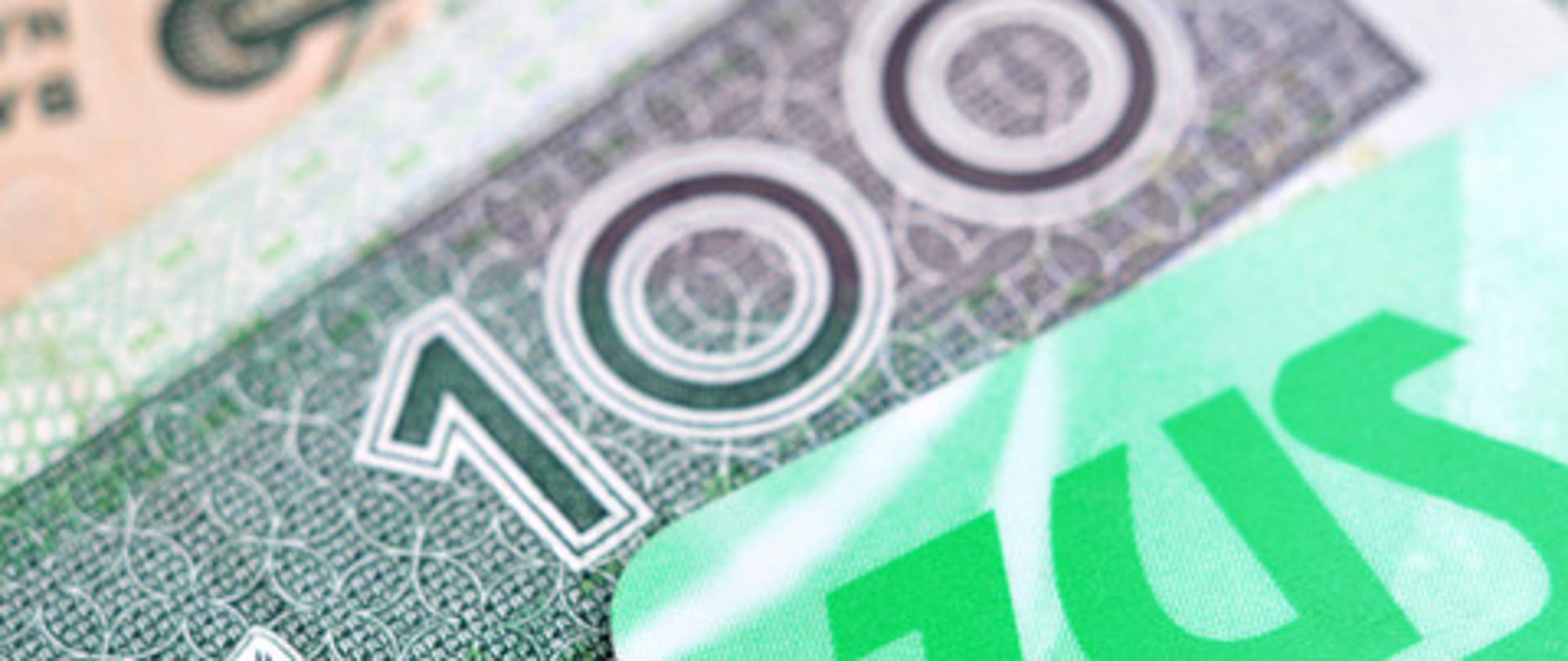 Zdjęcie banknotu i karty ZUS