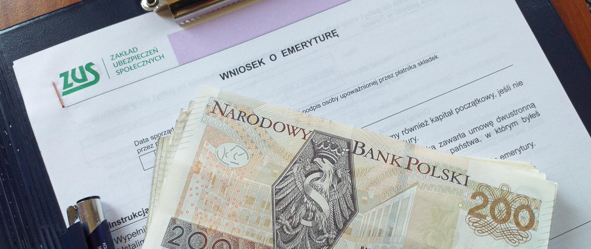 grafika przedstawia banknoty 